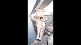 漂亮小Ts-Jieun 湖边嬉水，好开心呢，只穿了丝袜，内裤没有穿哦，玩水被哥哥看到了仙女棒好羞羞！
