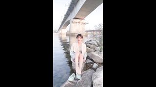 漂亮小Ts-Jieun 湖边嬉水，好开心呢，只穿了丝袜，内裤没有穿哦，玩水被哥哥看到了仙女棒好羞羞！