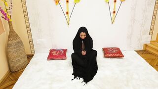 Arabian Muslim Girl Visits Indian Baba's Ashram