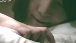 韩国最新限制级剧情片：《和女演员同居》