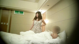 《台湾情侣泄密》娃娃音的美女护士被医院领导潜规则