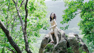 《最新流出国模私拍》经典老牌唯美女体艺术摄影相约中国人气性感模特-万玲 岩石上的美女