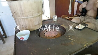 最新流出极品大奶淫妻『AAlife』进屋全裸勾引寂寞老大爷 袒胸露背与大爷把酒言欢 绿帽丈夫鼓励大爷操小骚逼 (1)