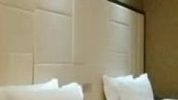 網紅豆芽姐演繹模特小麗酒店面試，導演要求洗澡換上性感情趣內衣潛規則口爆顏射…