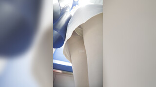 GS自购-售价16(BC-AA-029)白色包臀裙小姐姐穿白丝..镜头前弯腰和同伴聊天