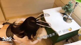 台湾SWAG模特大学生『Remi』性感女仆粉嫩小穴 硬胶棒硬生插入