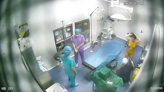 2021三月新流出破解整容医院手术室摄像头监控偷拍几个妹子麻醉后任人摆布插尿管对白清晰
