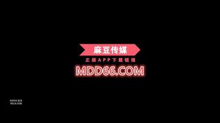 麻豆传媒&猫爪影像最新出品MMZ013 骄傲车模姐姐 宽衣解带性爱摄影