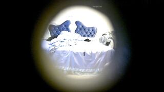 360摄像头偷拍蓝色欧式大床房长腿美女多姿势激情操逼经血流出
