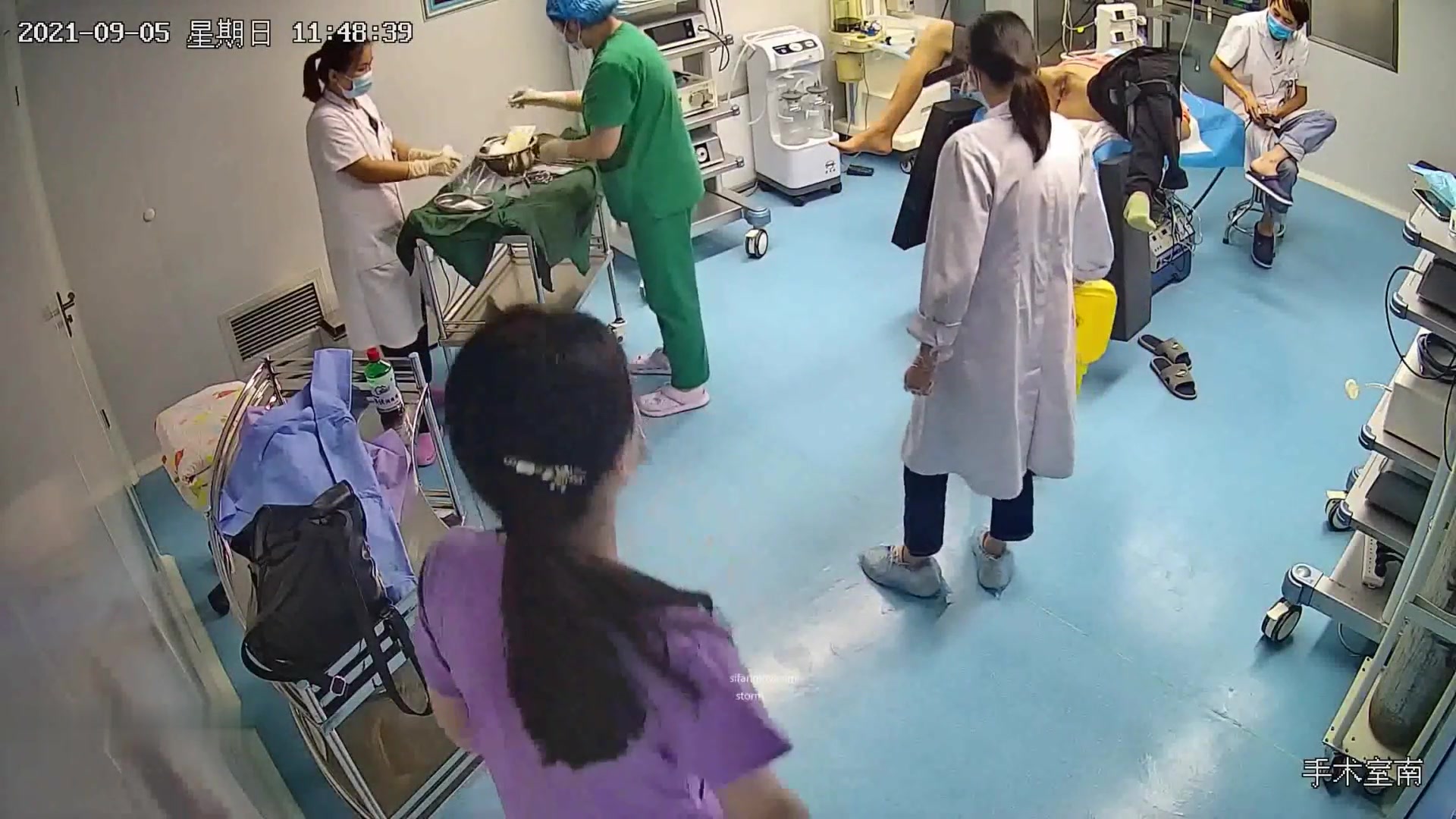 意外怀孕的大学妹子来医院做人流
